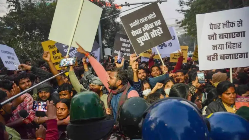 BPSC official suspended for 'dogs bark' remark at Patna protesters