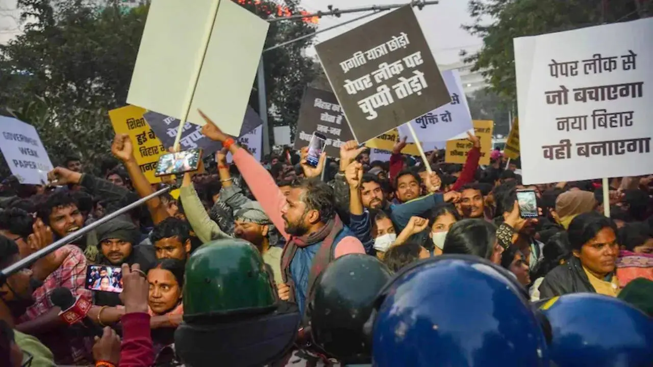 BPSC official suspended for 'dogs bark' remark at Patna protesters