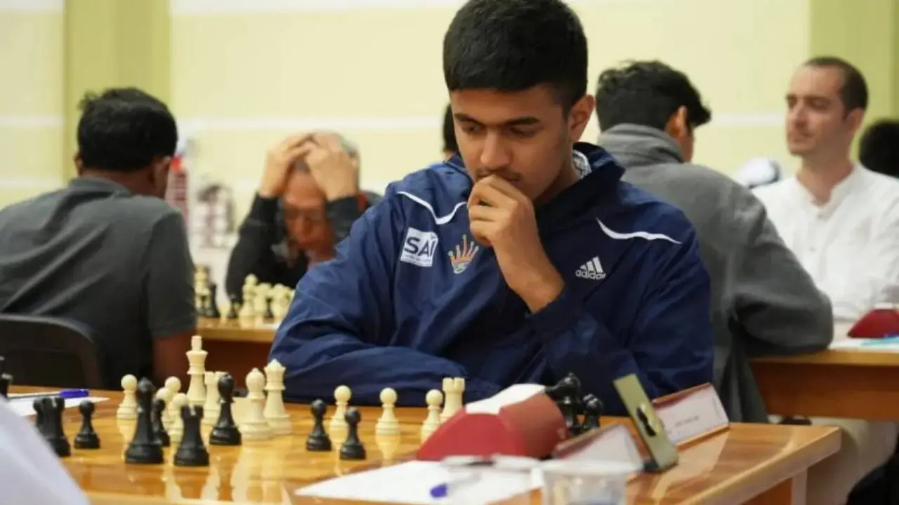 15-year-old Indian prodigy Vandan Sawai beats Magnus Carlsen in online blitz