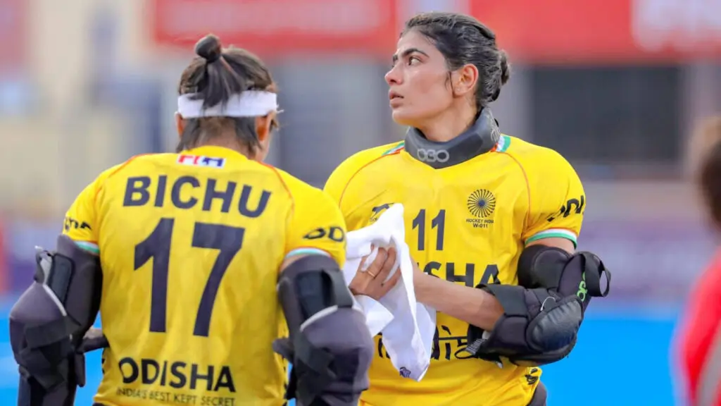 Indian hockey goalkeepers meet late coach Simon Zijp's wife