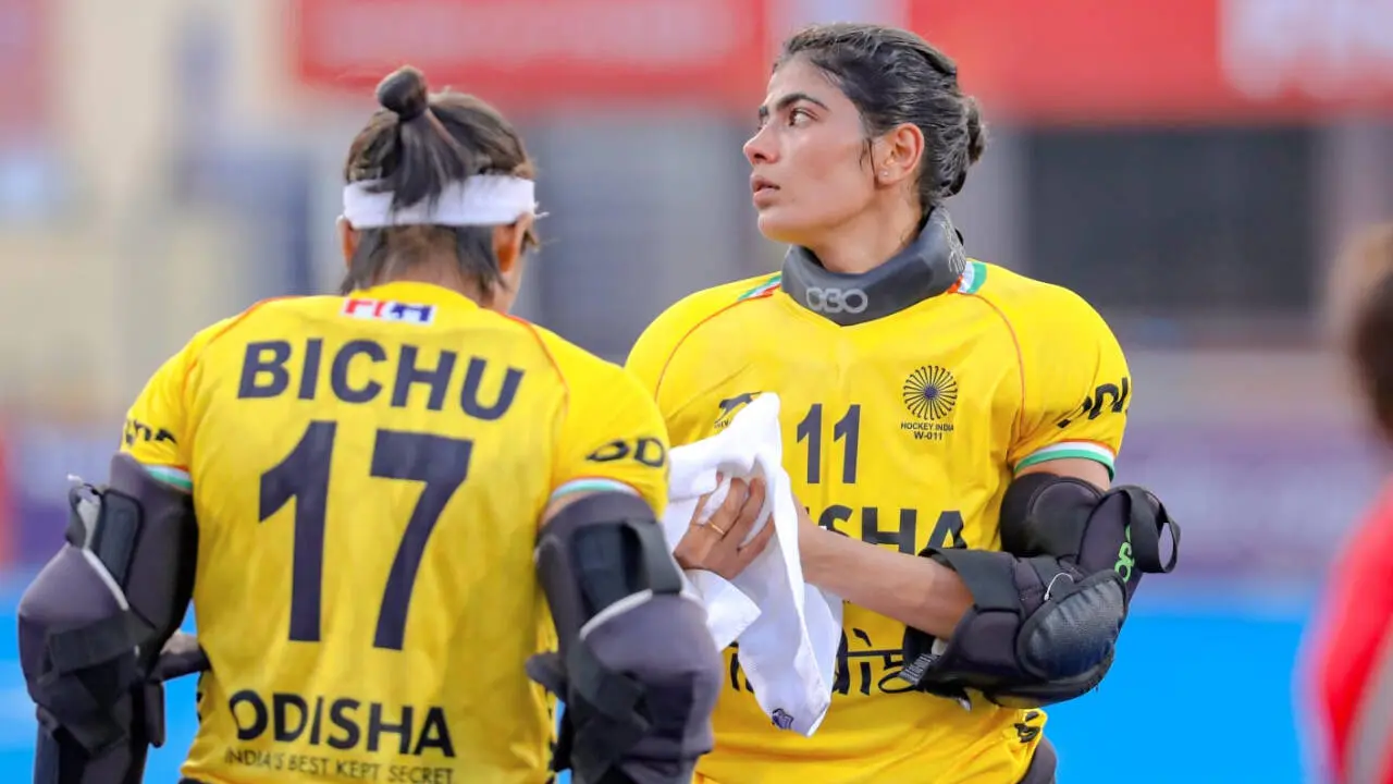 Indian hockey goalkeepers meet late coach Simon Zijp's wife