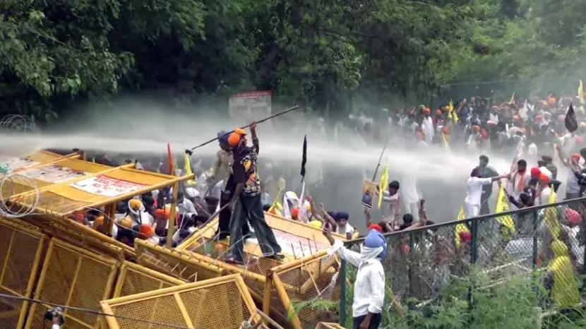 Chandigarh police fire tear gas at march for Sikh prisoners' release