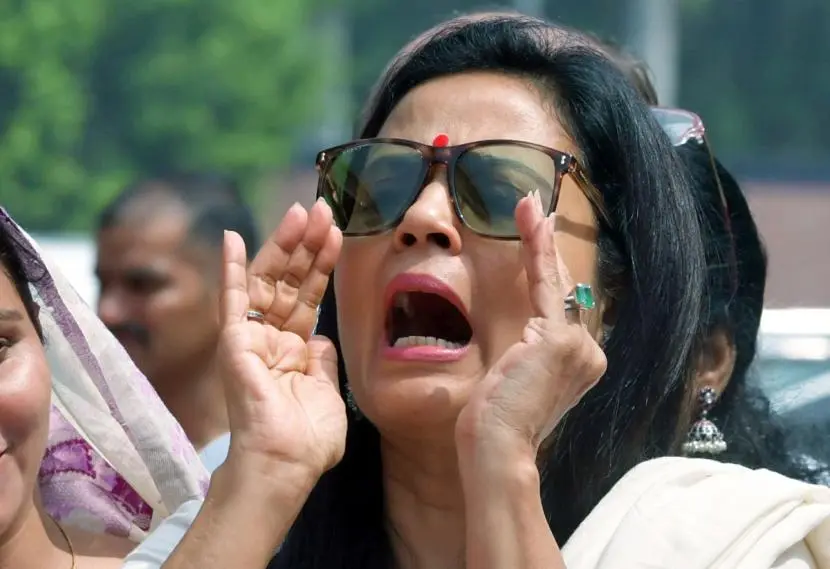 സർക്യൂട്ട് ഹൗസിൽ നിന്ന് പുറത്താക്കാൻ ശ്രമം; ലോക്സഭ സ്പീക്കർക്ക് പരാതി നൽകി മഹുവ മൊയ്ത്ര