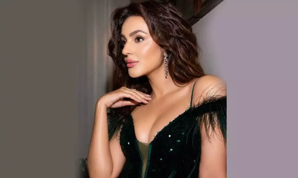 Seerat Kapoor, Rakul Preet Singh Feature in Separate Glamour Posts