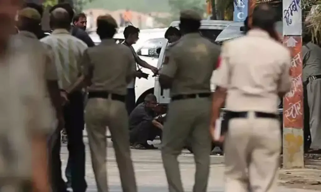 Cop arrested for girl murder assaulted by hospital staff
