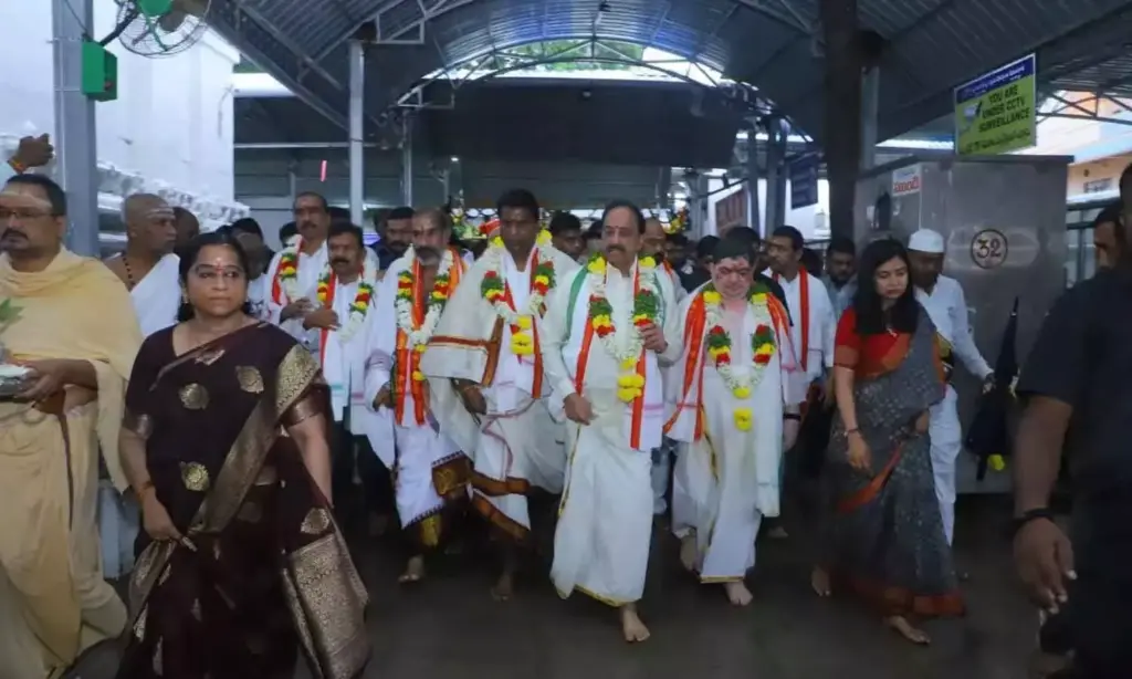 Telangana ministers join Varuna Yagam at Vemulawada temple for rains