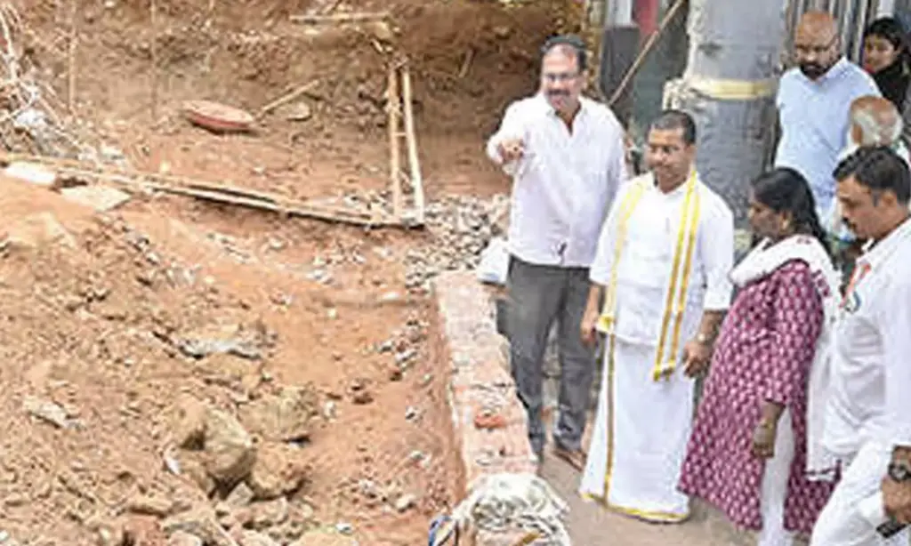 Kanaka Durga temple creates separate queue for special pujas