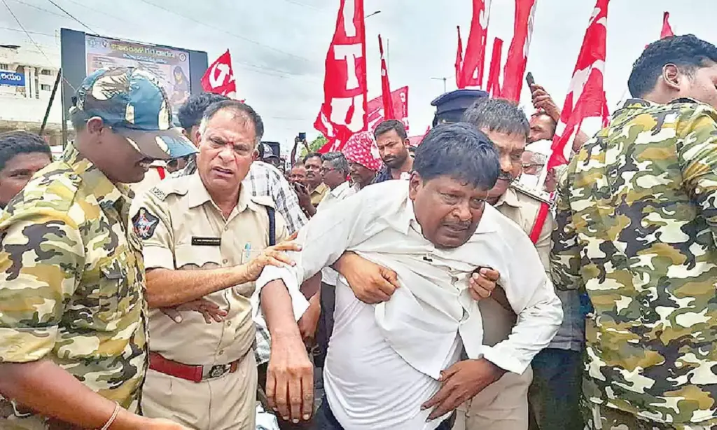 Police detain 32 CITU leaders after tense Tirupati protest