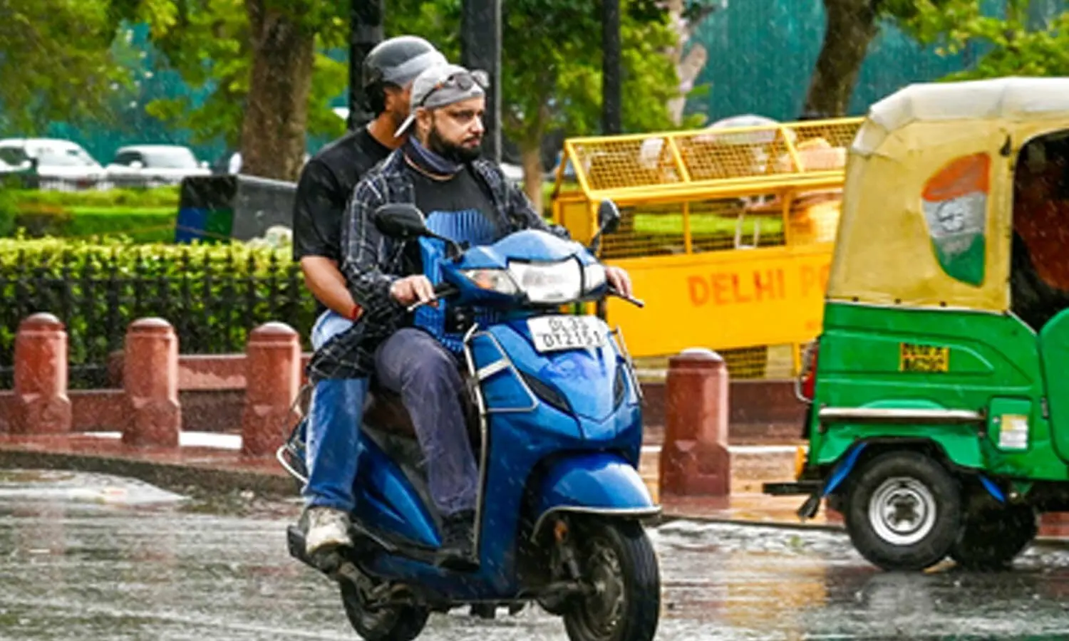 Delhi hits 43.6°C, IMD issues heatwave yellow alert
