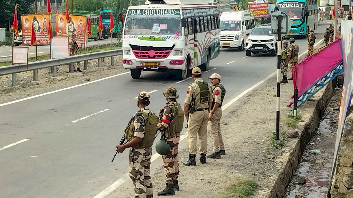 SUV Flees Jammu And Kashmir Checkpoint Despite Warning Shots