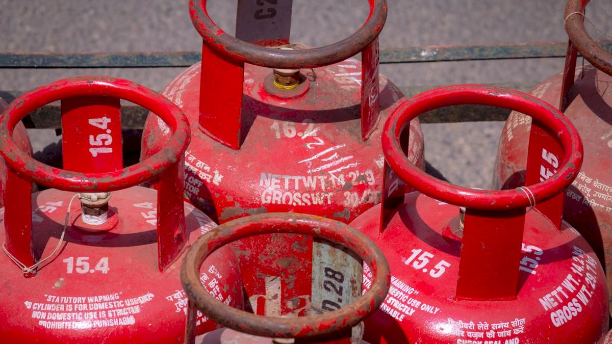 India may charge gas consumers to fund $42 billion fuel reserves