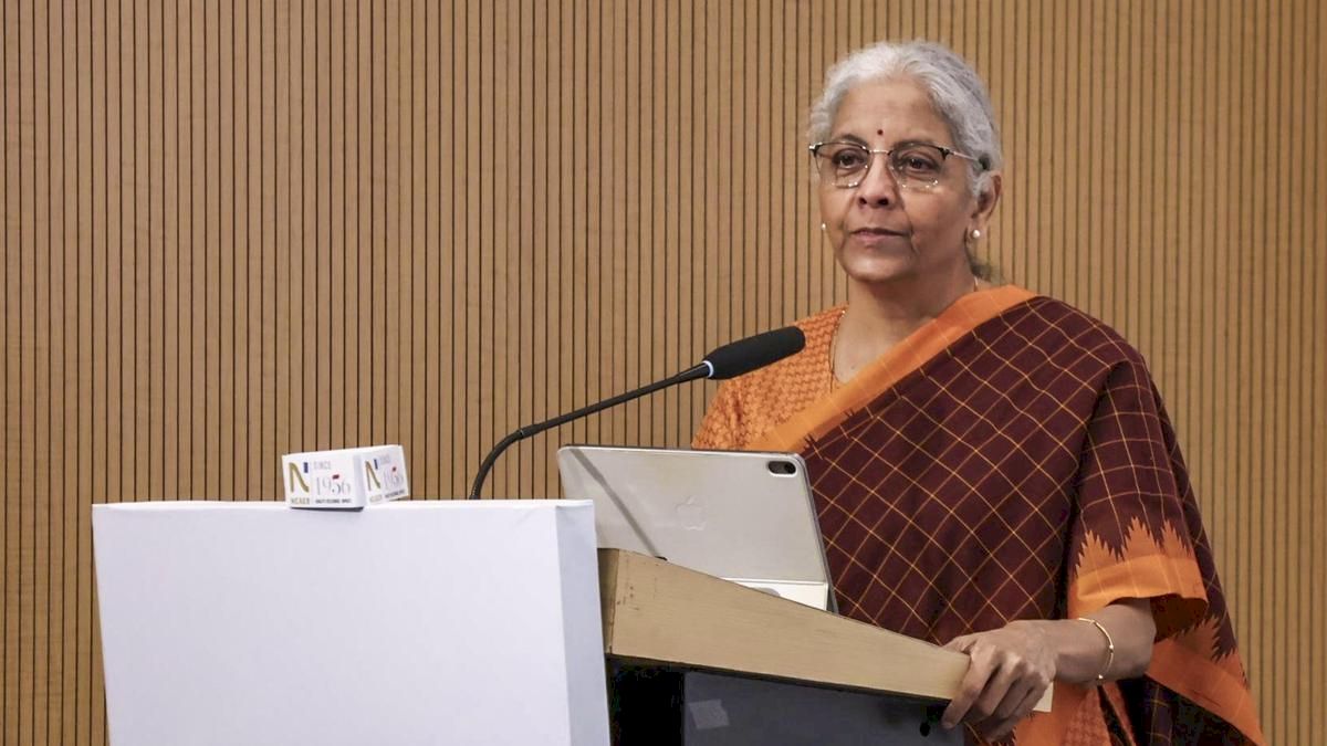 Sitharaman calls for stronger States and Centre