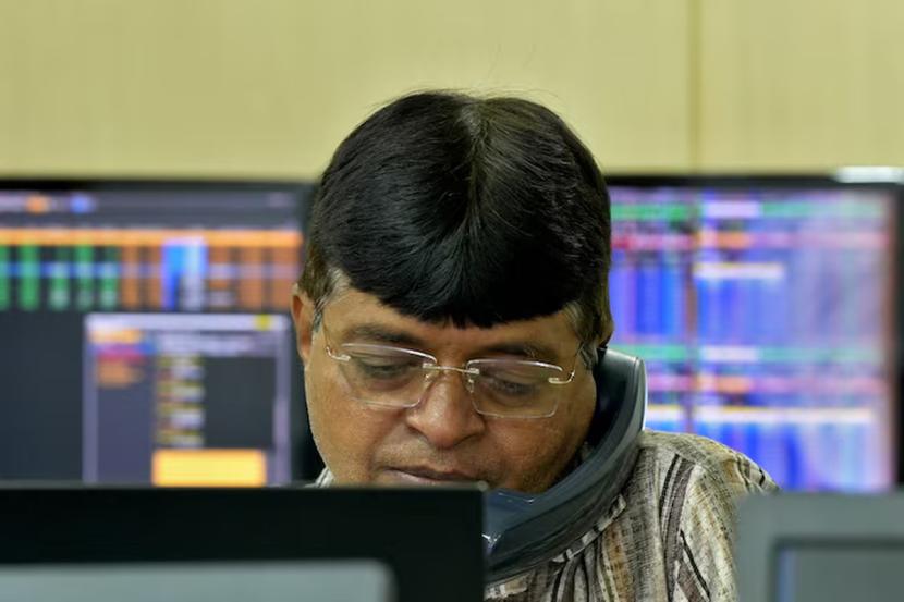 Sensex, Nifty fall as banking stocks and crude oil weigh
