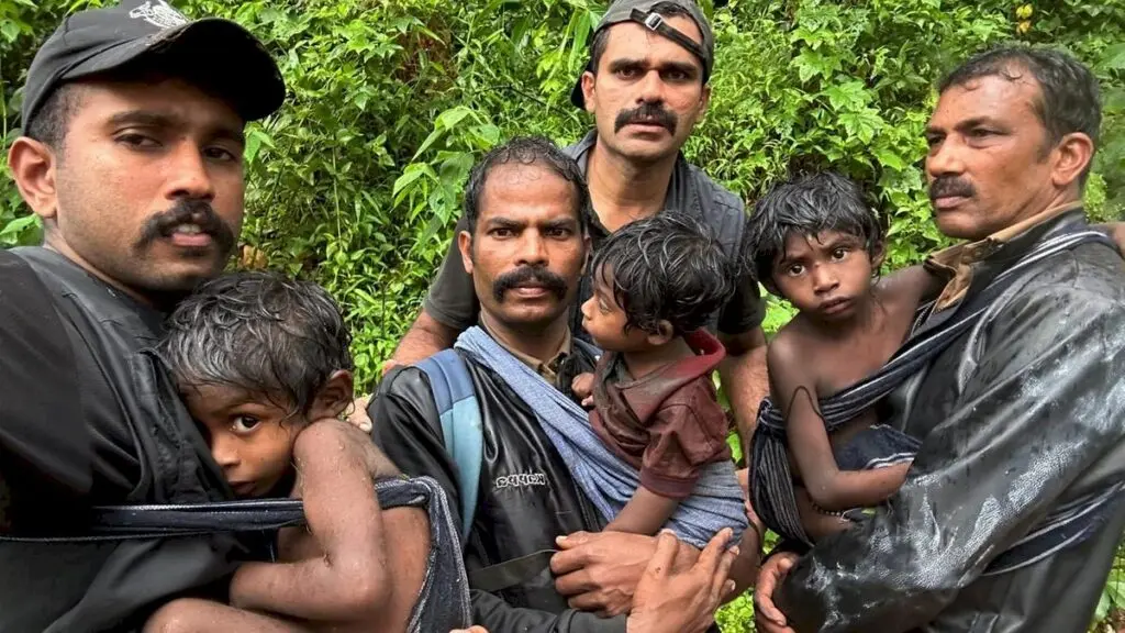 Over 1,000 Kerala Government Employees Join Wayanad Relief Operations