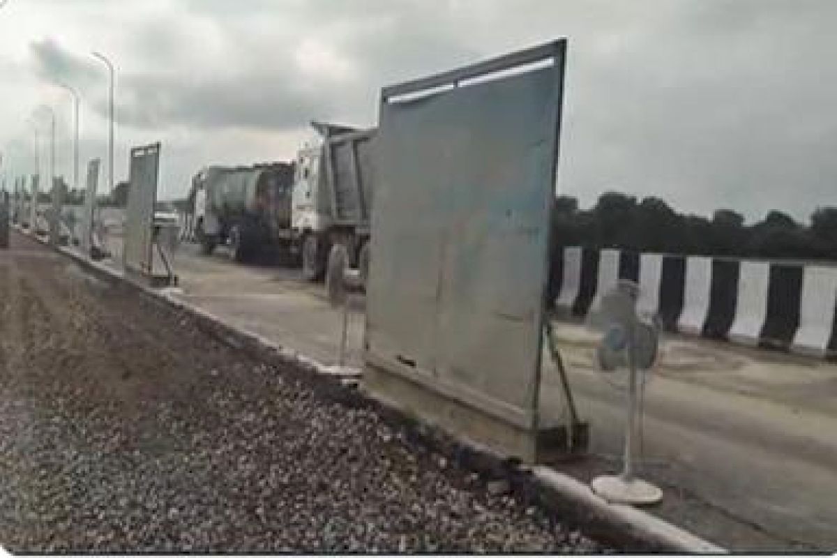 NHAI suspends toll after cracks hit Lucknow-Kanpur expressway