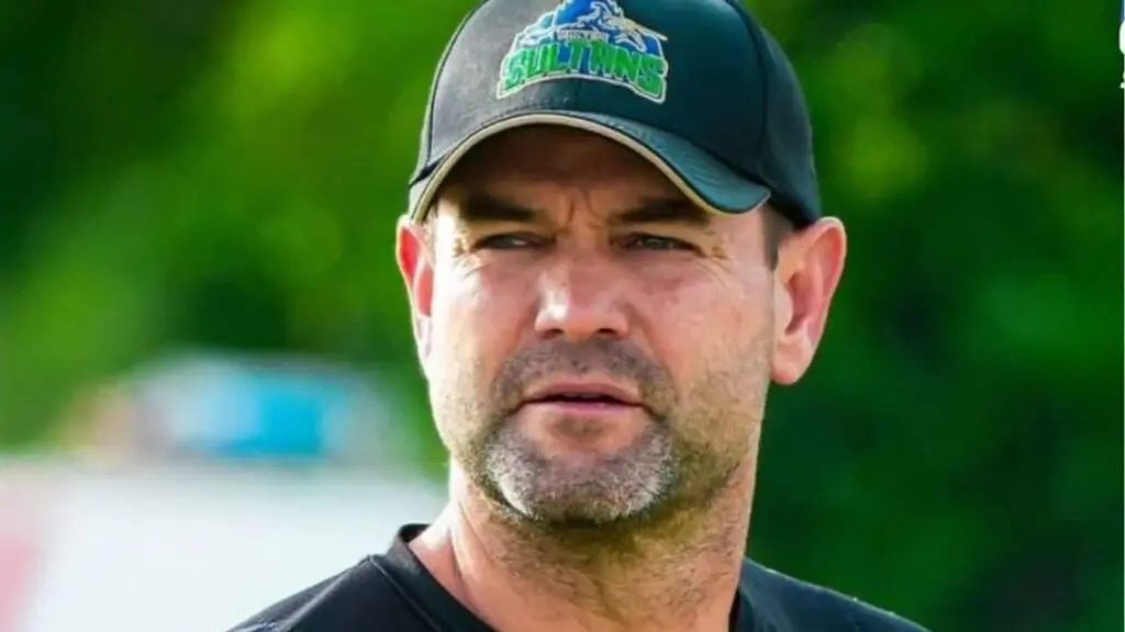 Pakistan appoints Mike Smith as Test batting coach for England tour