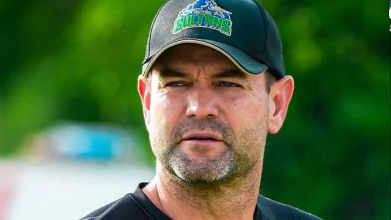 Pakistan appoints Mike Smith as Test batting coach for England tour