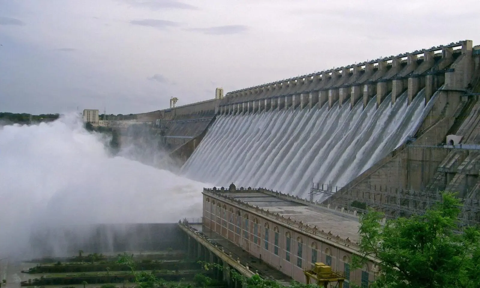 AP, Telangana escalate Nagarjunasagar water release row