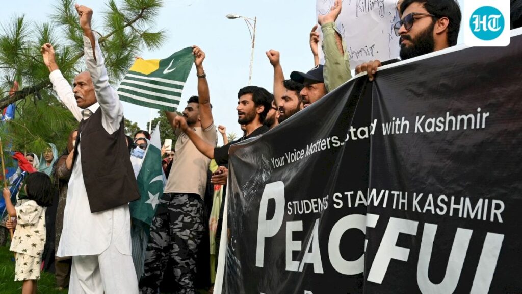 Pakistan Extends Foreign Media Travel Curbs to Local Staff
