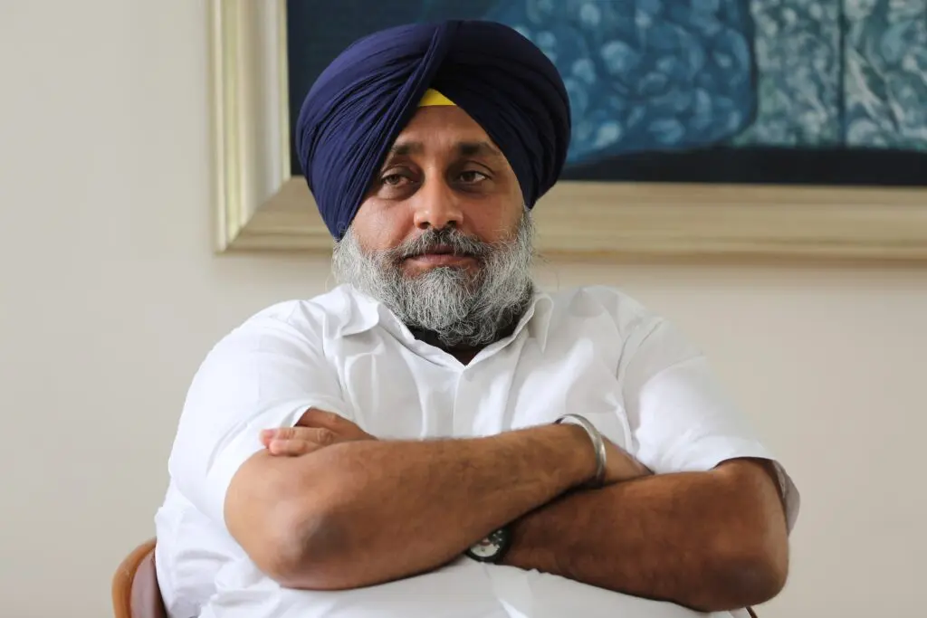 Sukhbir Singh Badal attacked in Maharashtra, hospitalised