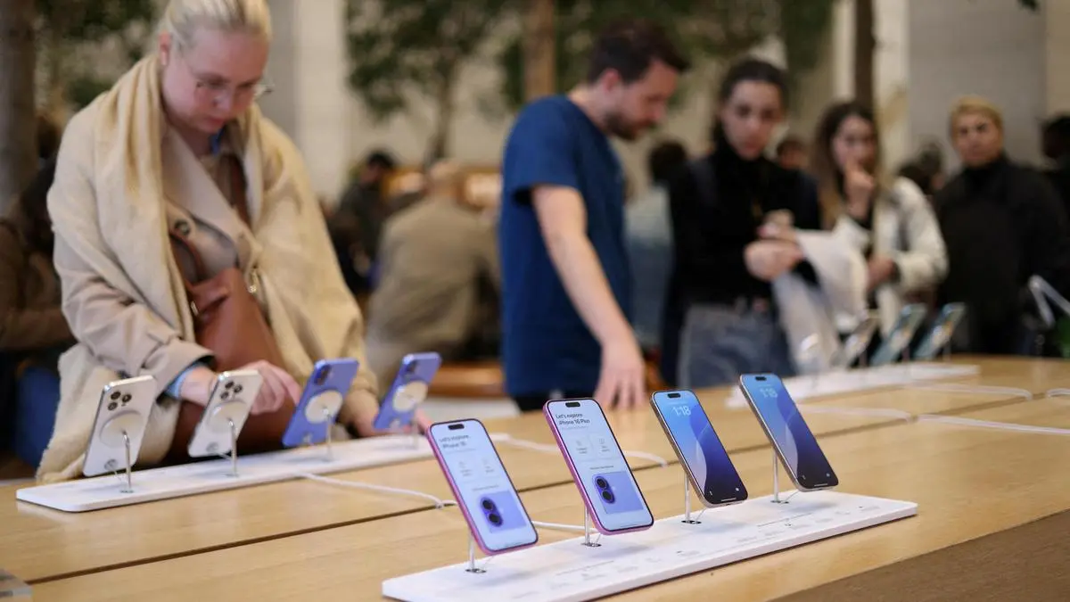 82% of Indian smartphone buyers seek AI features, Amazon survey finds