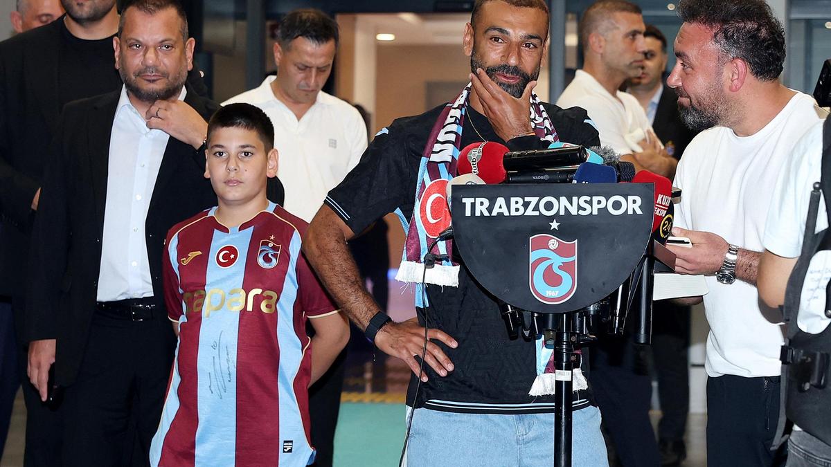 Mohamed Salah Arrives in Istanbul Ahead of Trabzonspor Move