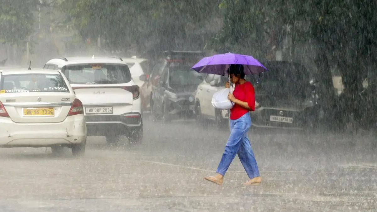 Kolkata paralysed by incessant rain, depression moves to Jharkhand