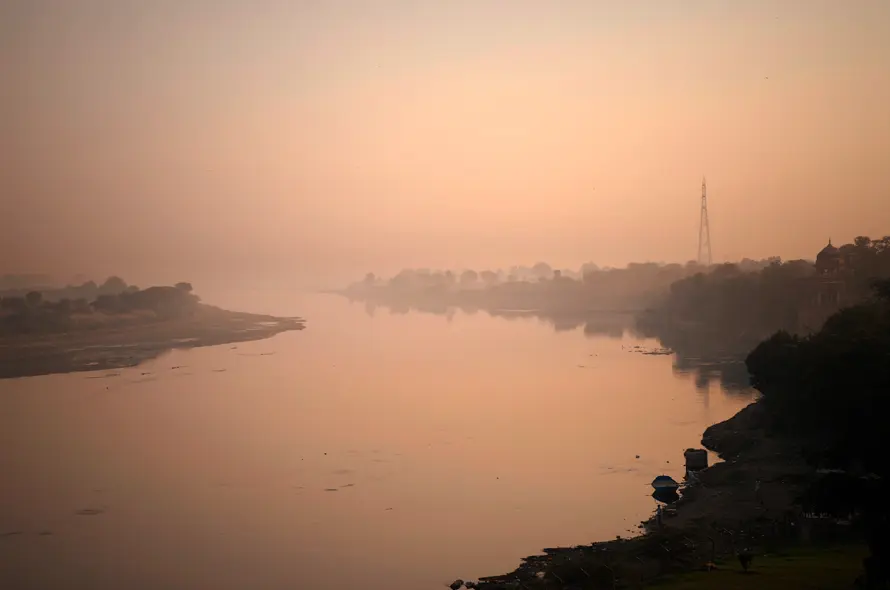 Man jumps into Yamuna over iPhone EMI stress, rescued
