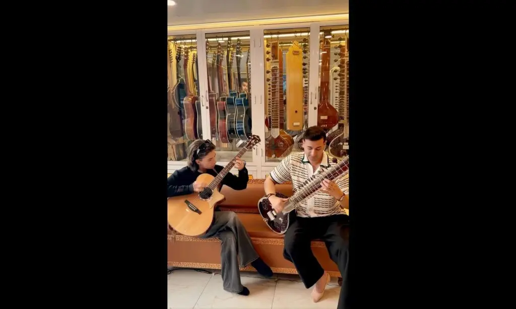 Marcin Patrzalek, Rishab Sharma Jam At Delhi Sitar Store