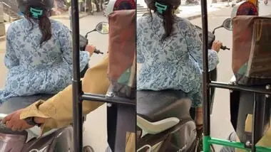 Bengaluru Uber auto driver pushes stranded woman's scooty, wins praise