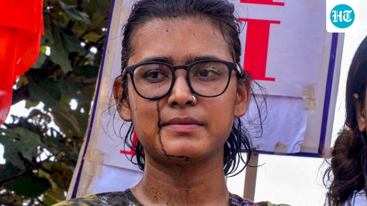Ink thrown at AISA leader Neha Bora during Jharkhand protest