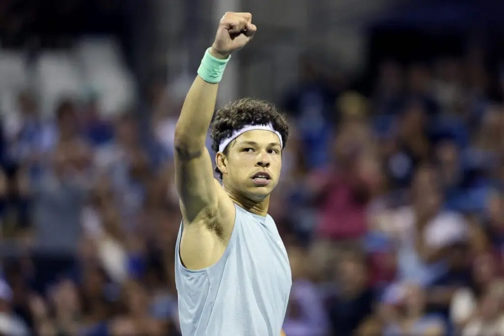 De Minaur beats teen Hewitt to reach Washington Open quarters