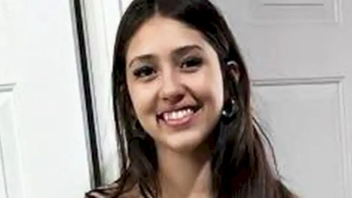 Father searches for missing Florida teen Sophia Cover