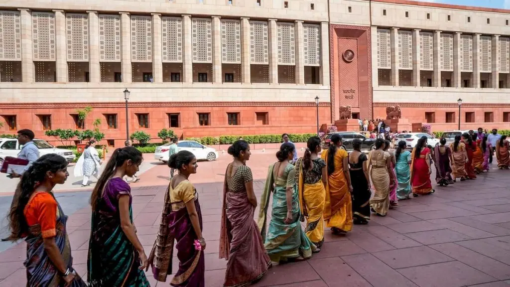Women's groups protest for unconditional 33% quota