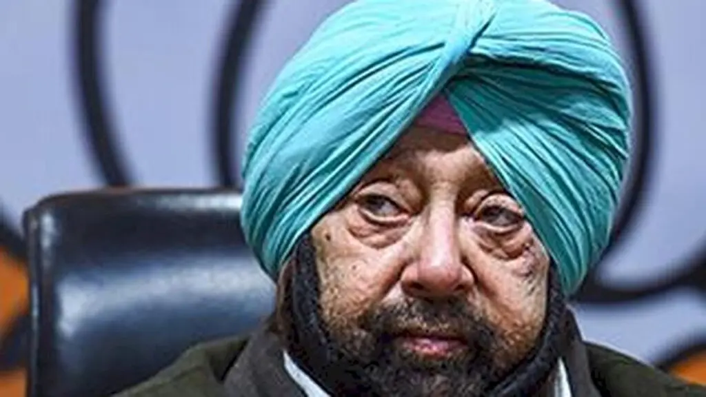 Amarinder Singh stays with BJP despite personal ties with Gandhi family