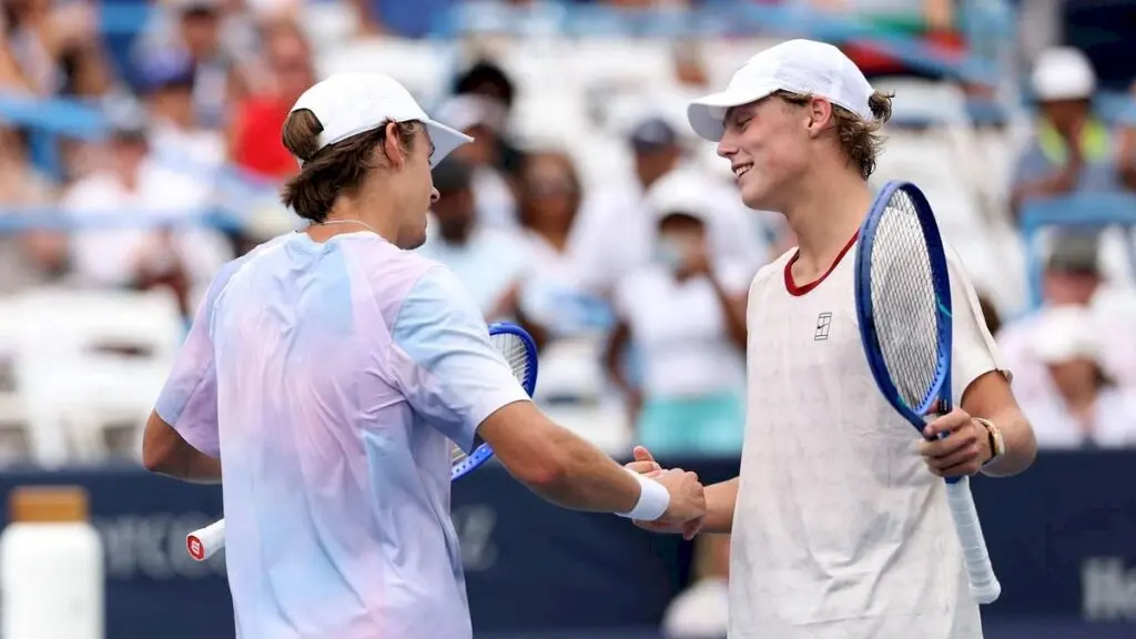De Minaur beats teen Hewitt to reach Washington Open quarters
