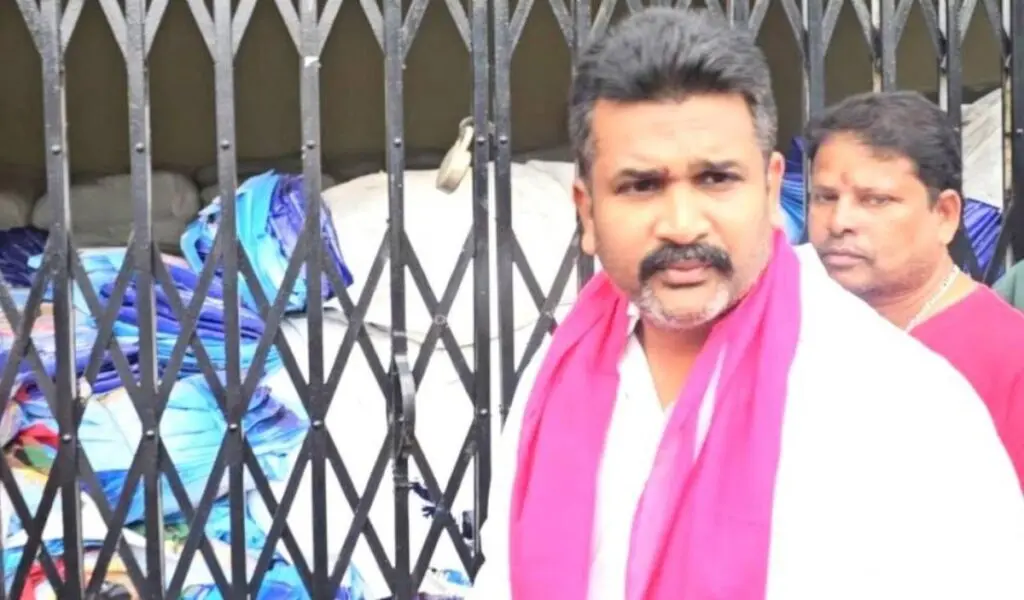 BRS finds thousands of Indiramma sarees dumped in cantonment godowns