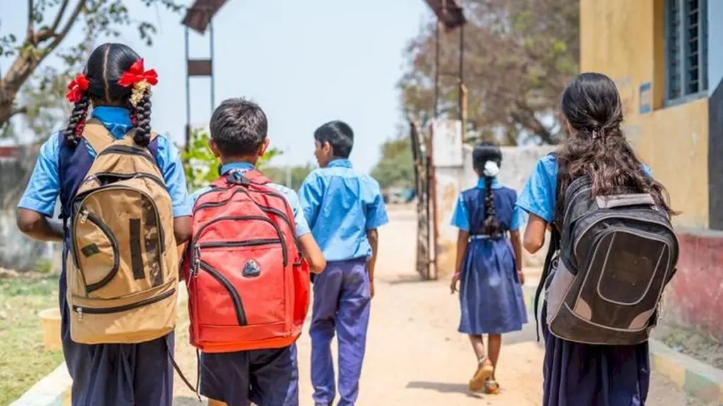Government school closures hit poor students hardest