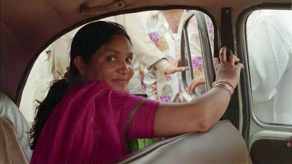 Phoolan Devi surrender: myth of bandit queen shattered