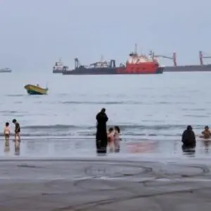 Iran considers ban on US, Israeli vessels in Strait of Hormuz