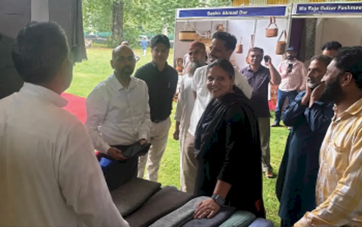 President Droupadi Murmu pushes e-commerce for handloom exports