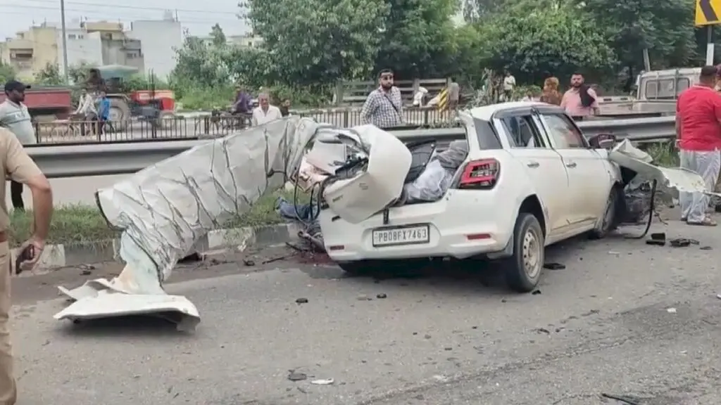 Three killed as car hits parked truck on Jalandhar bypass