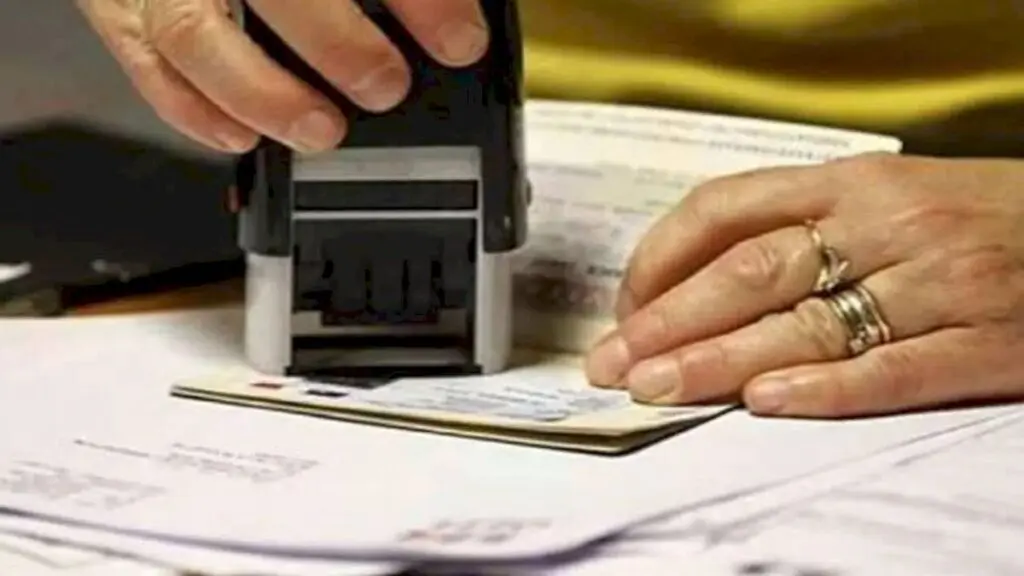 US firms pay H-1B workers over $250,000 median salary