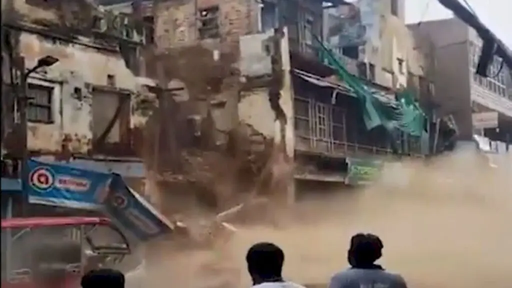 Agra building collapses in rain, no injuries reported