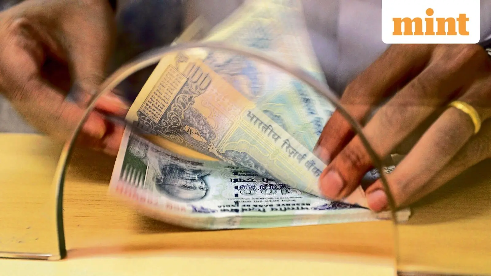 Compare fixed deposit rates across 16 Indian banks