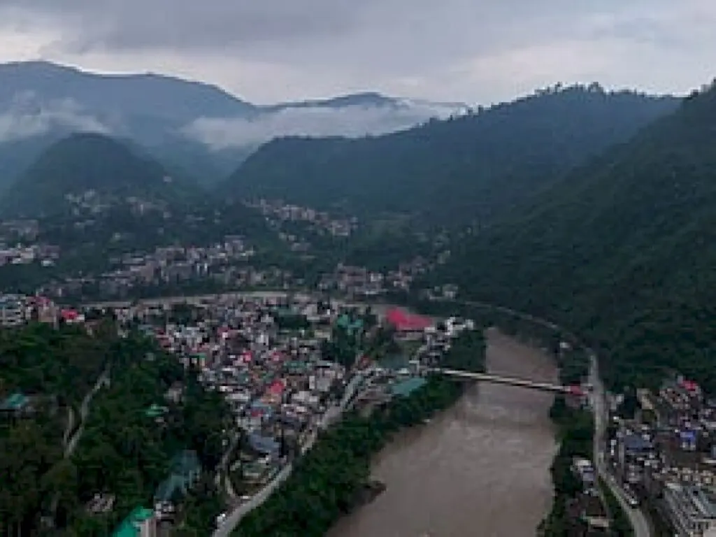 185 roads shut as rain batters Himachal, orange alert issued
