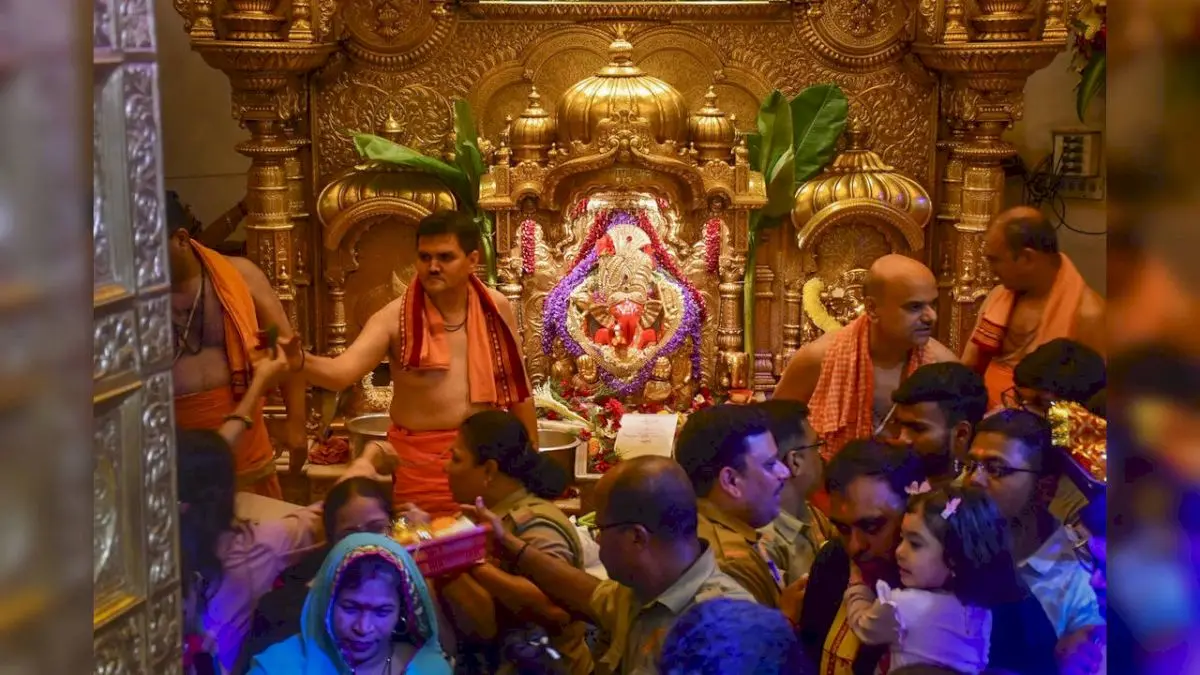Fadnavis orders probe into Rs 18-crore Siddhivinayak temple donation theft claim