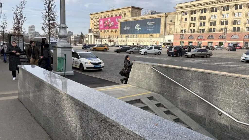 25 killed in Russian strikes, Ukraine population falls to 32 million