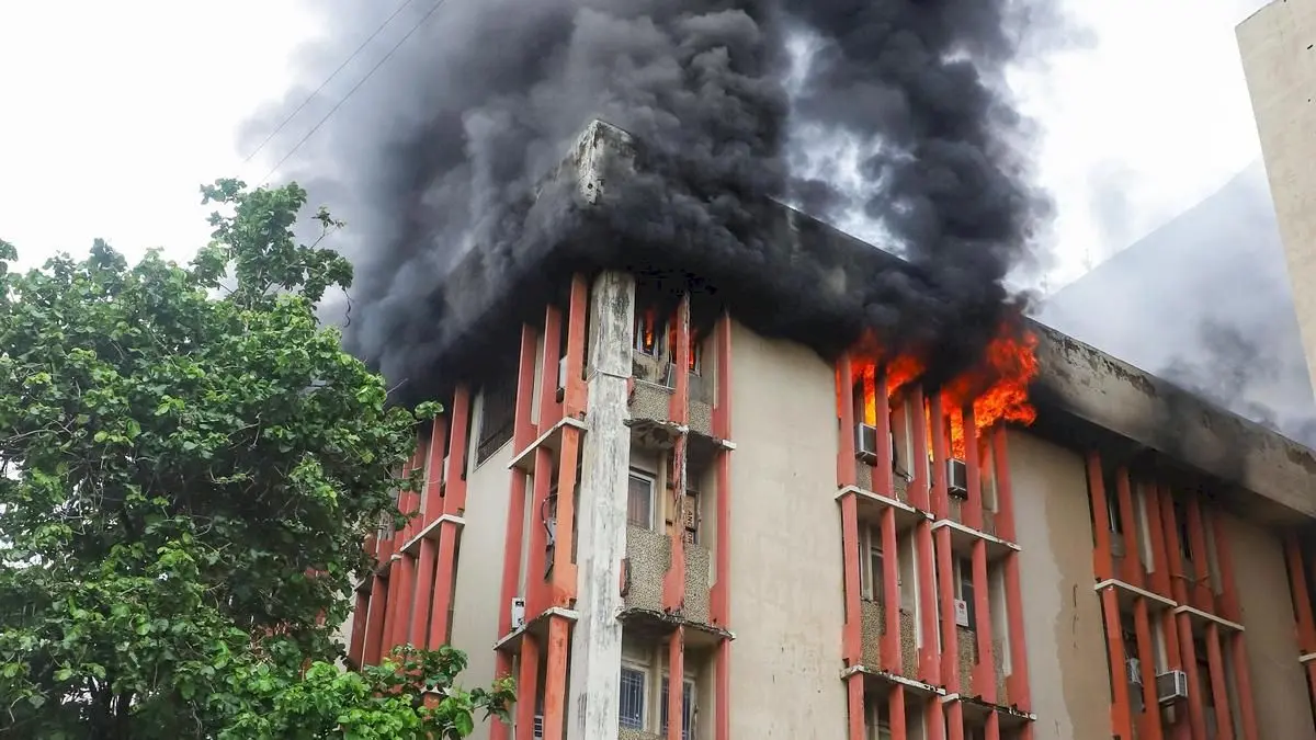15 die in Lucknow fire as sealed exits trap workers