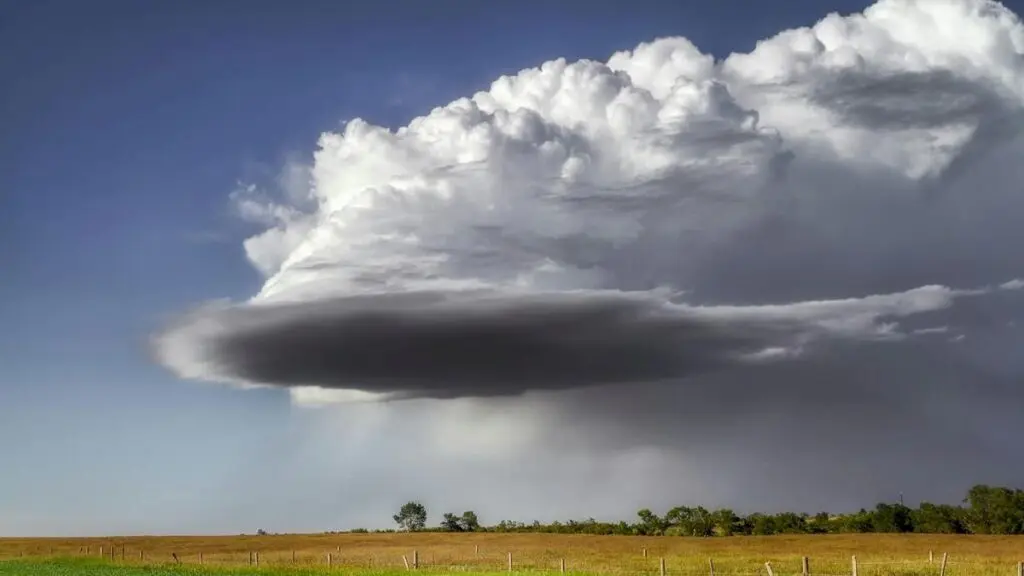 Cloudburst defined: 10 cm rain in hour over 20-30 sq km